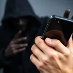 Jak sprawdzić czy telefon jest zhakowany? 7 sygnałów ostrzegawczych